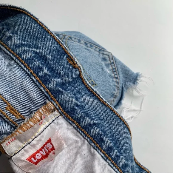 Levi's 501 Women's Size 26 Park Life Grommets Light Wash Jean Shorts - Picture 13 of 14